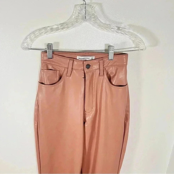 NEW Abercrombie & Fitch 90s Straight Ultra High Rise Jeans Faux Leather Tall - Picture 3 of 8